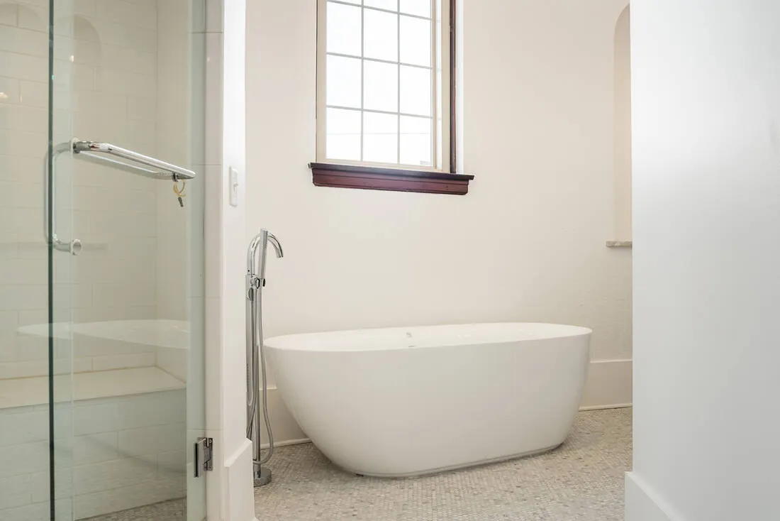Freestanding tub